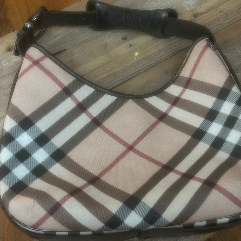 Authentic Burberry move check purse